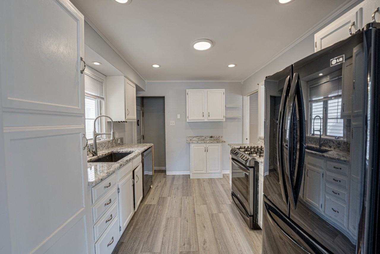 1132 N Main St - Photo 7 of 27
