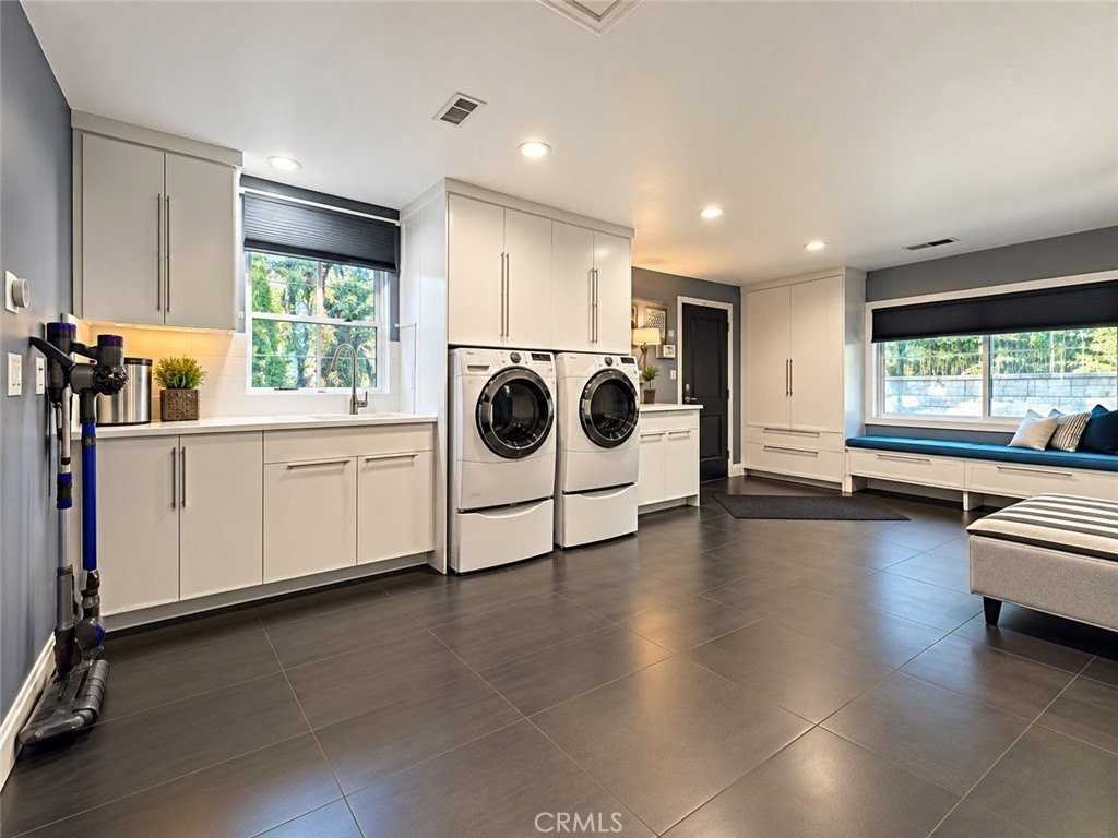 12737 Mckinley Ave - Photo 3 of 7