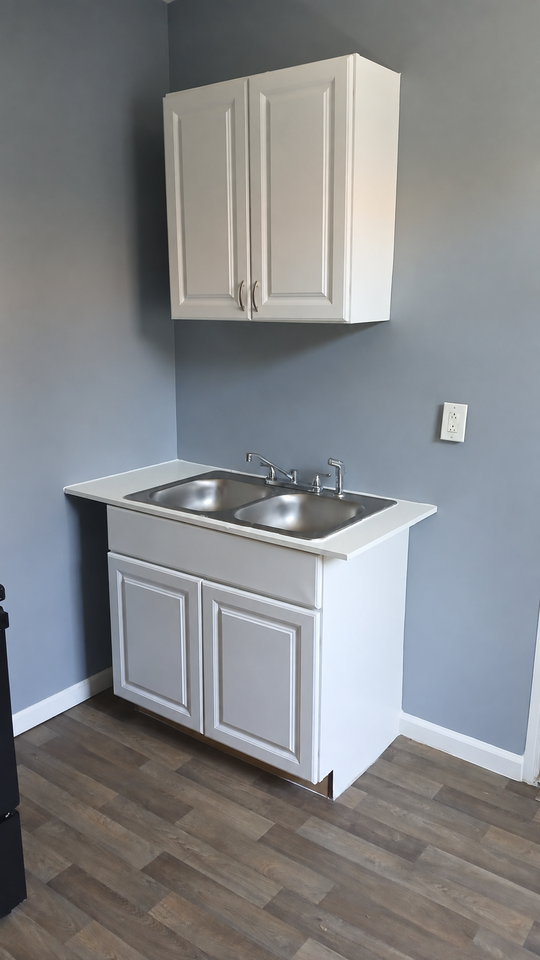 1893 3rd Ave #B - Photo 5 of 8