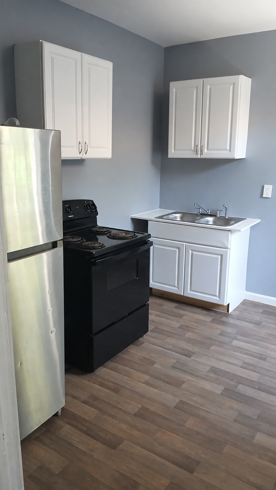 1893 3rd Ave #B - Photo 6 of 8