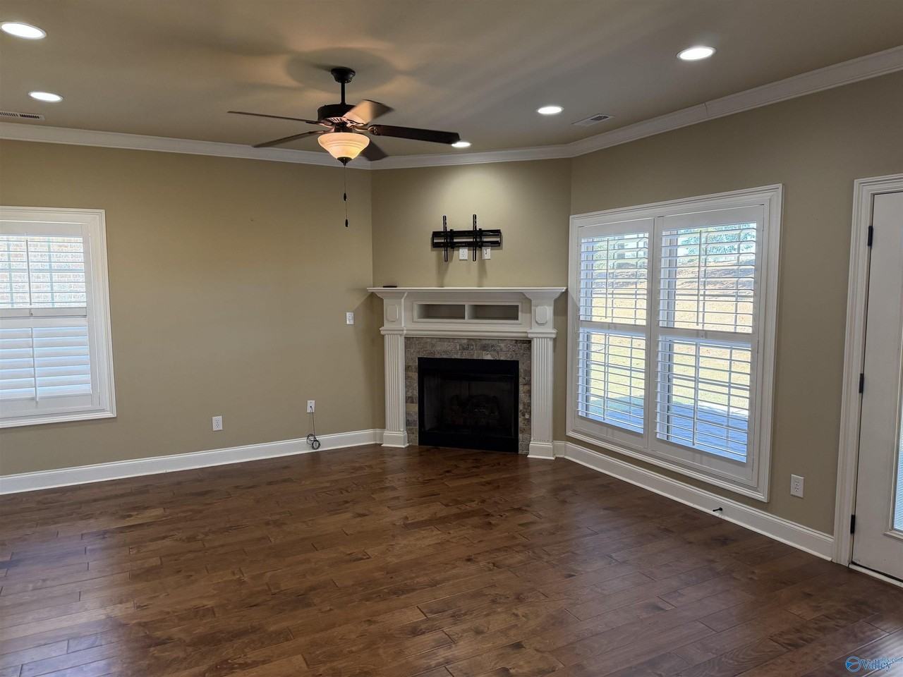 29046 Stonehenge Dr - Photo 2 of 16