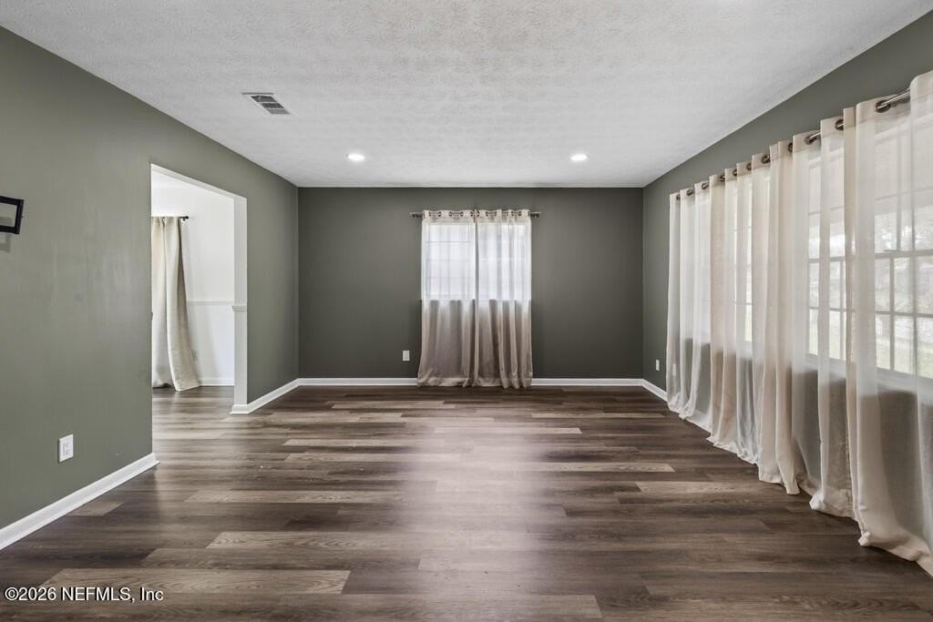 436 Saturn Ln W - Photo 4 of 18