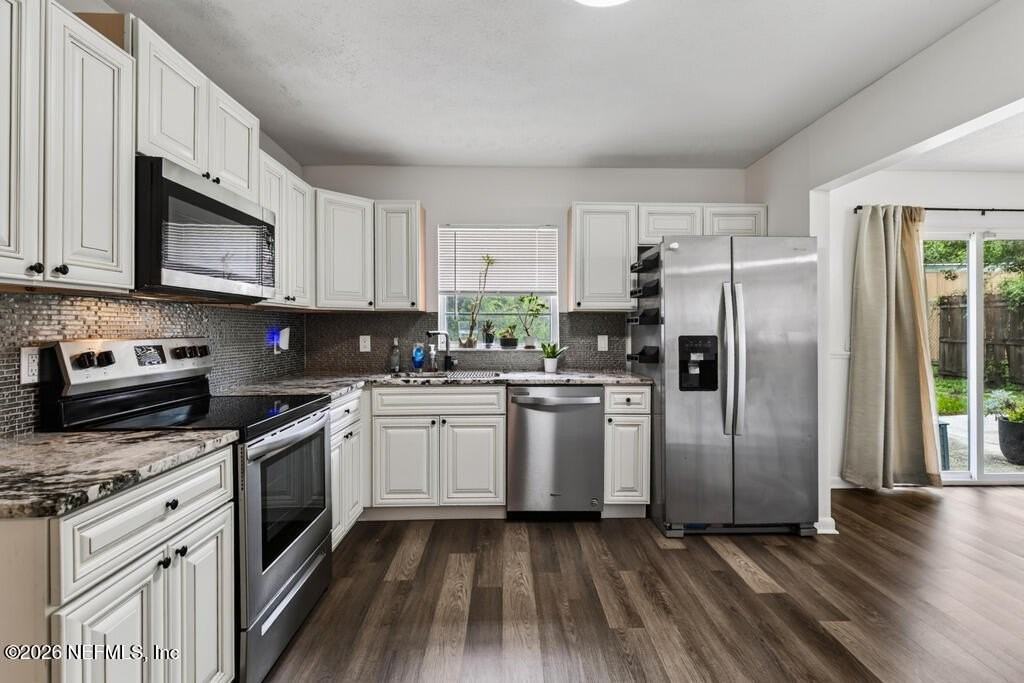 436 Saturn Ln W - Photo 6 of 18