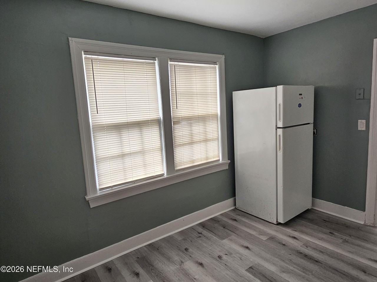 930 W 24th St - Photo 5 of 21