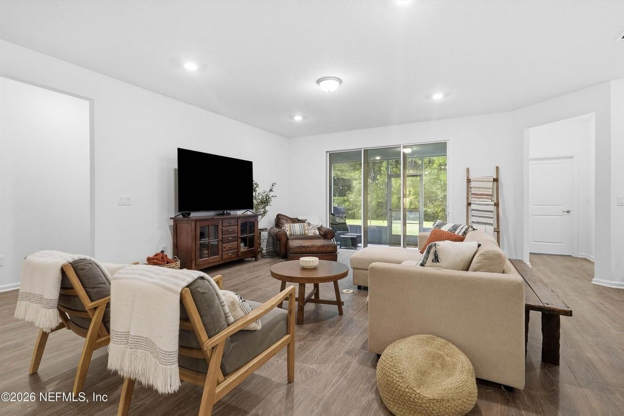263 Archstone Way - Photo 3 of 47