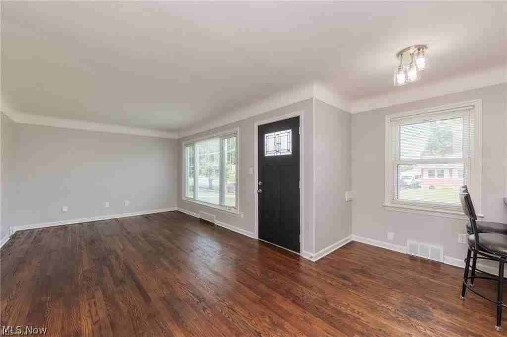 3707 Longwood Ave - Photo 3 of 37