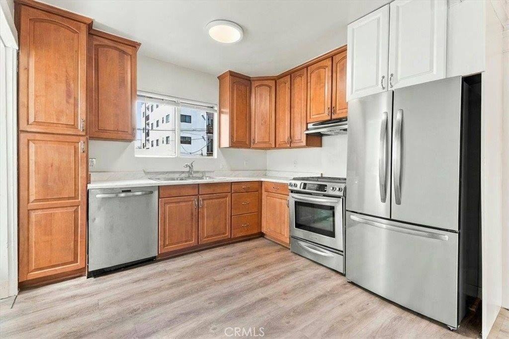 1429 N Bronson Ave - Photo 7 of 23