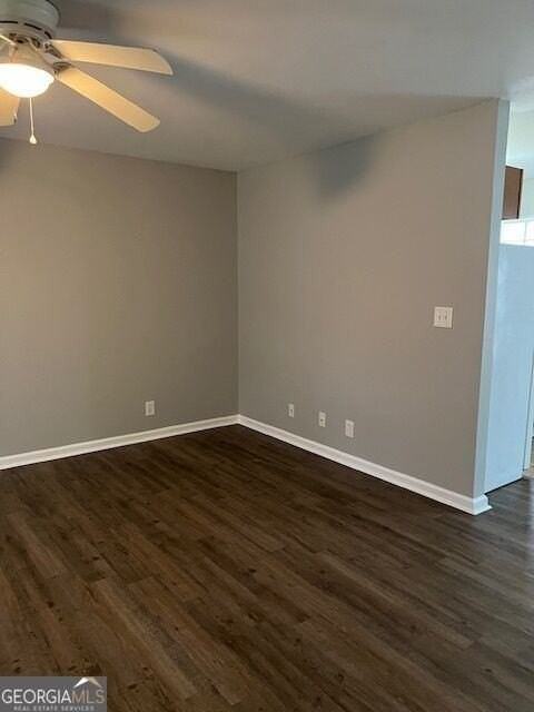 529 Railroad St - Photo 3 of 22