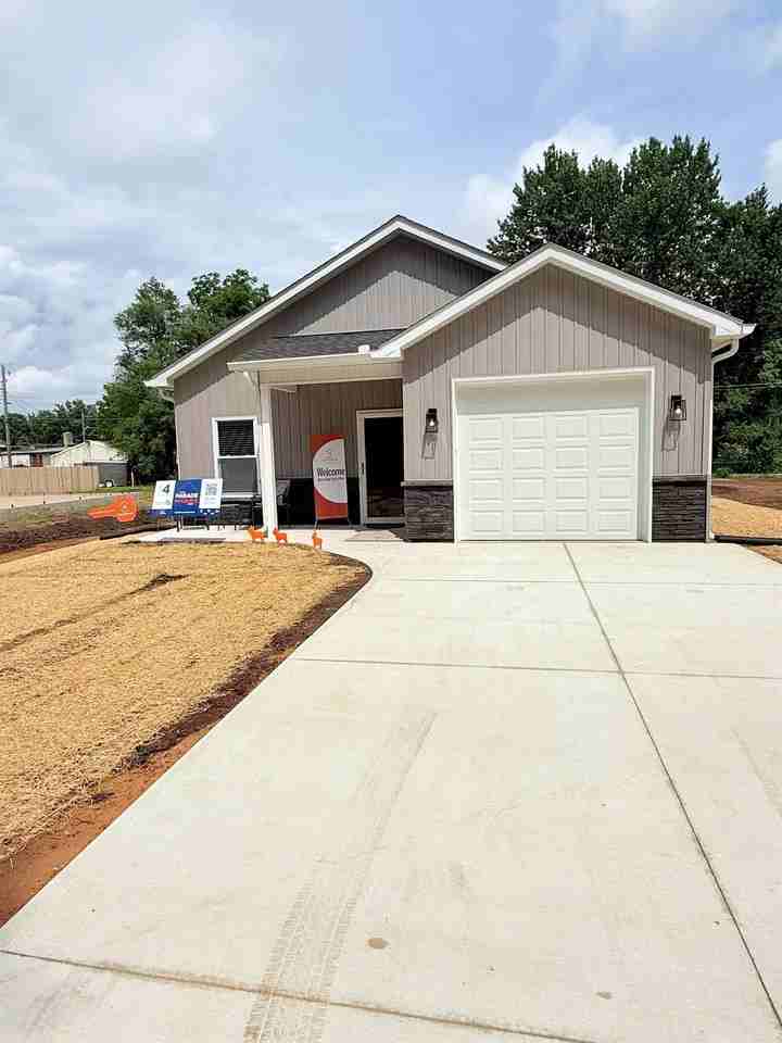 1468 S 16th St - Photo 2 of 9