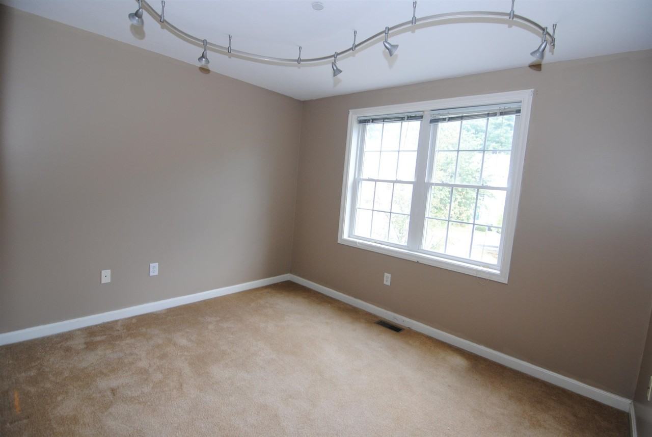 75 Barrington Ave - Photo 3 of 19