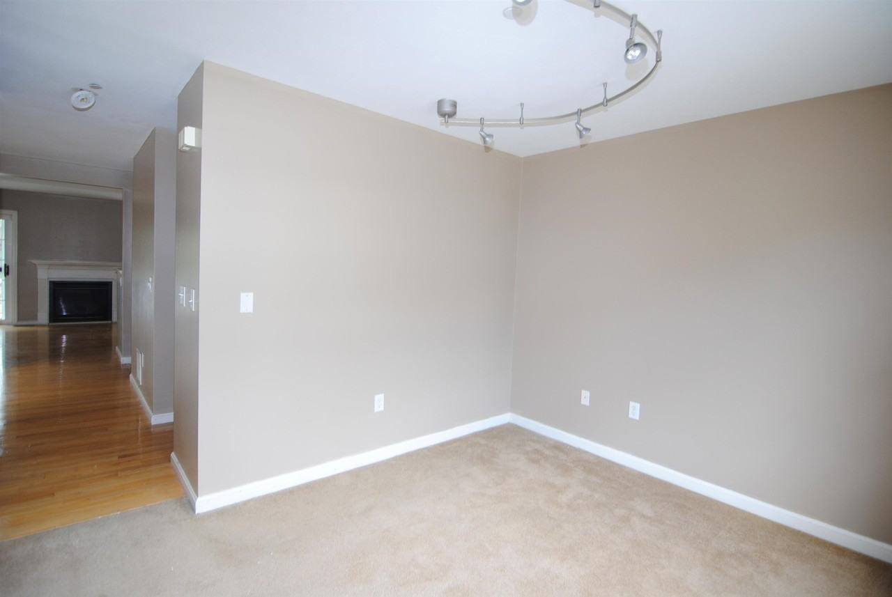 75 Barrington Ave - Photo 4 of 19