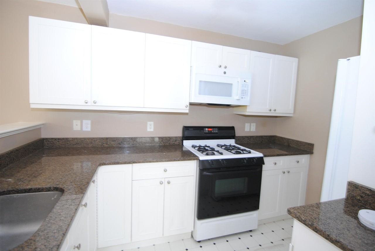 75 Barrington Ave - Photo 7 of 19