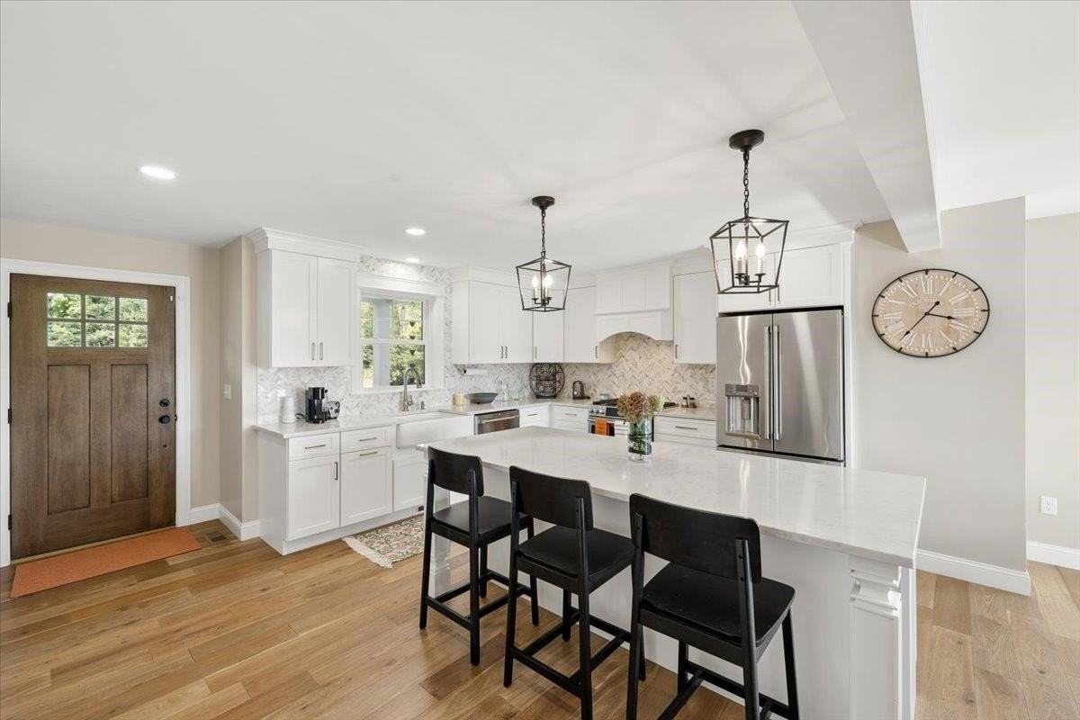 19 Seward Farm Ln - Photo 2 of 33