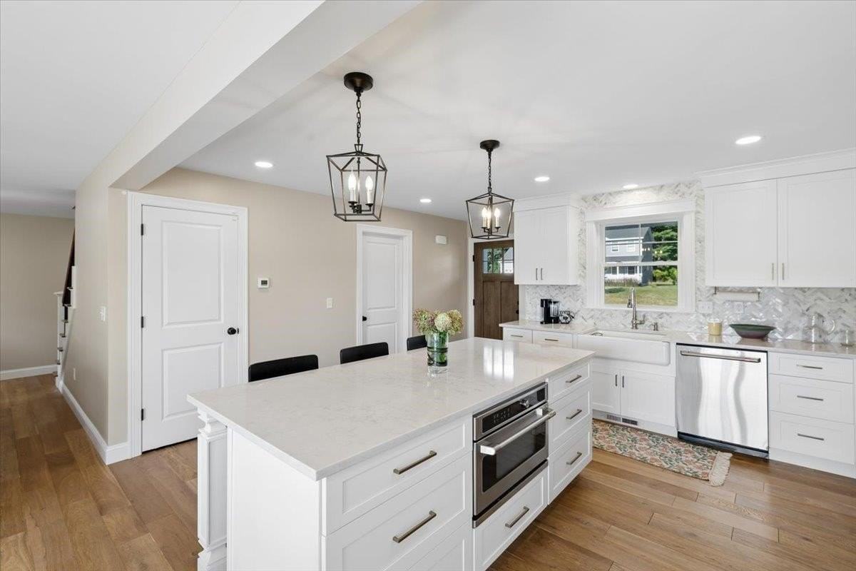 19 Seward Farm Ln - Photo 3 of 33