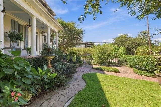 2726 Esplanade Ave - Photo 3 of 50