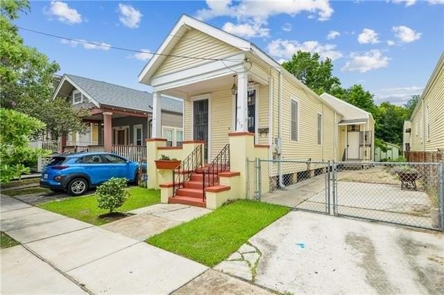 319 S Murat St - Photo 3 of 25