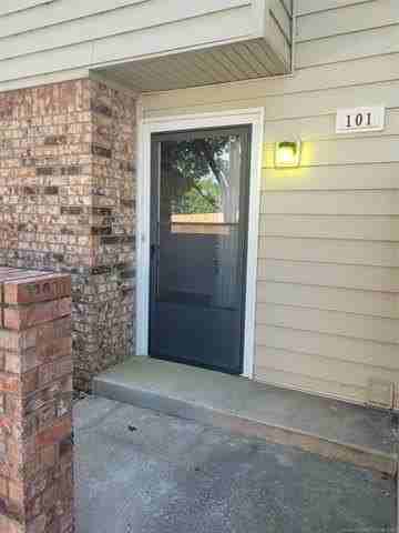 2701 S Juniper Ave #101 - Photo 3 of 16