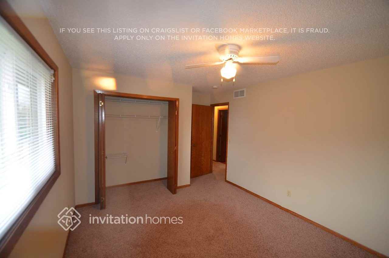 2416 Crestmount Ln - Photo 6 of 12