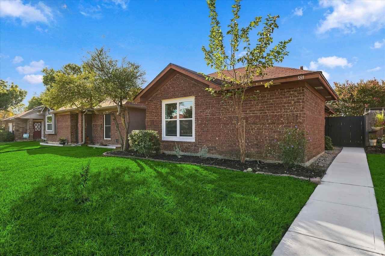559 Lee Dr - Photo 2 of 19