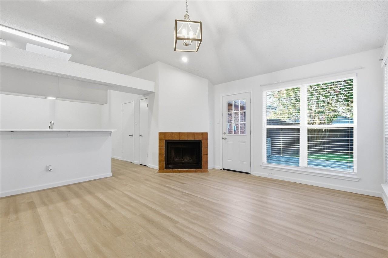 559 Lee Dr - Photo 4 of 19