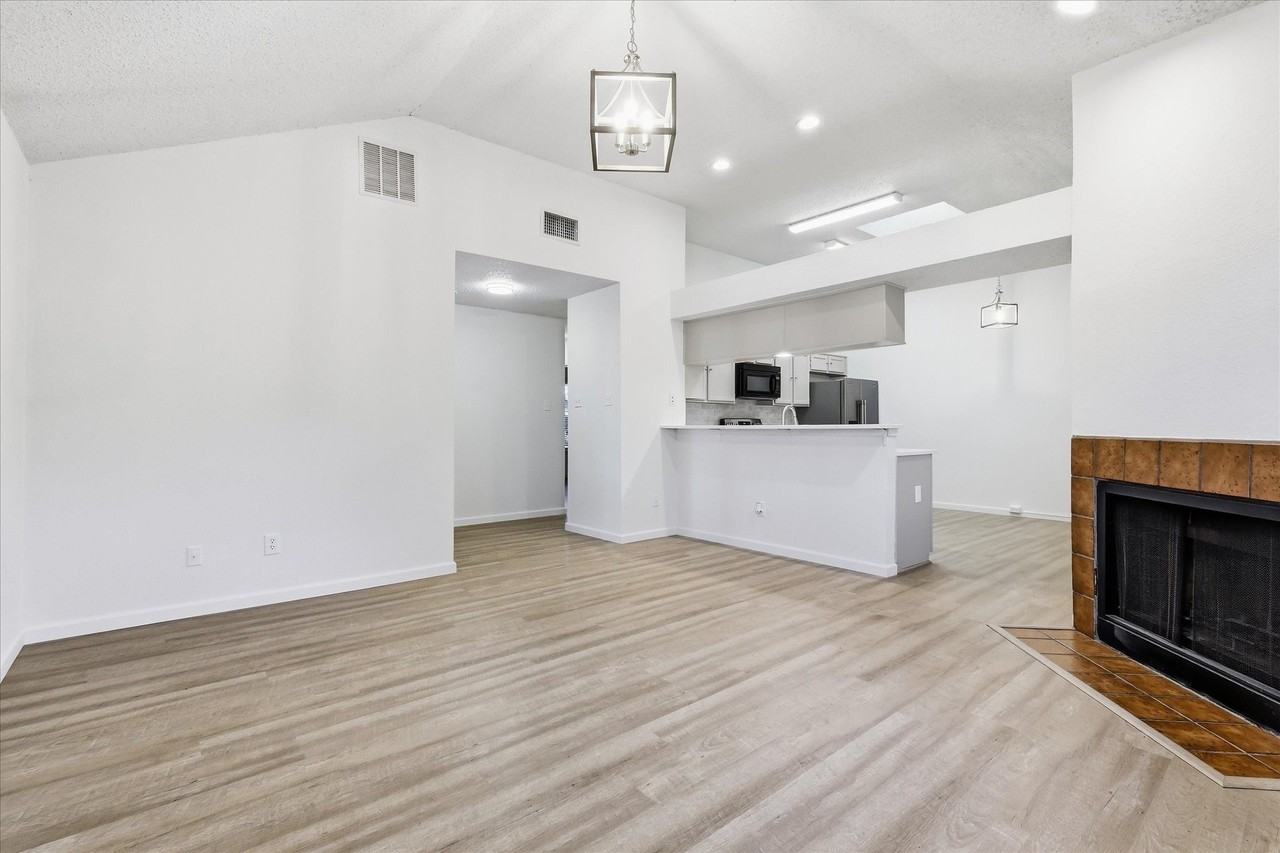 559 Lee Dr - Photo 5 of 19