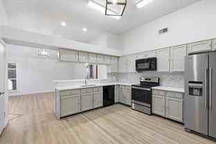 559 Lee Dr - Photo 1 of 1