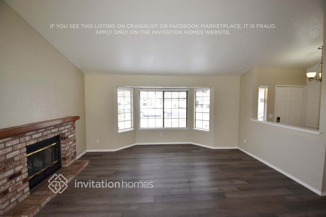 1421 Hickory St - Photo 2 of 16