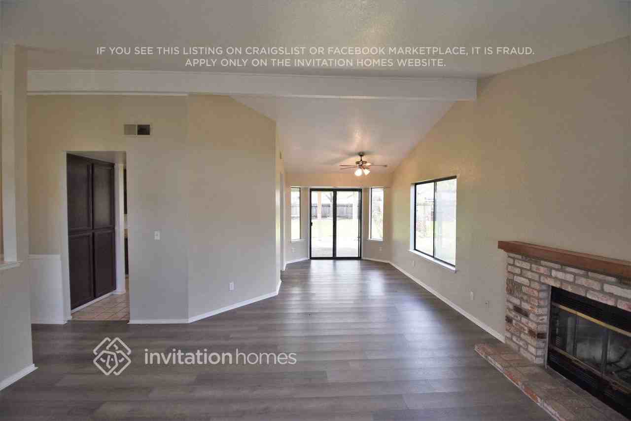 1421 Hickory St - Photo 4 of 16