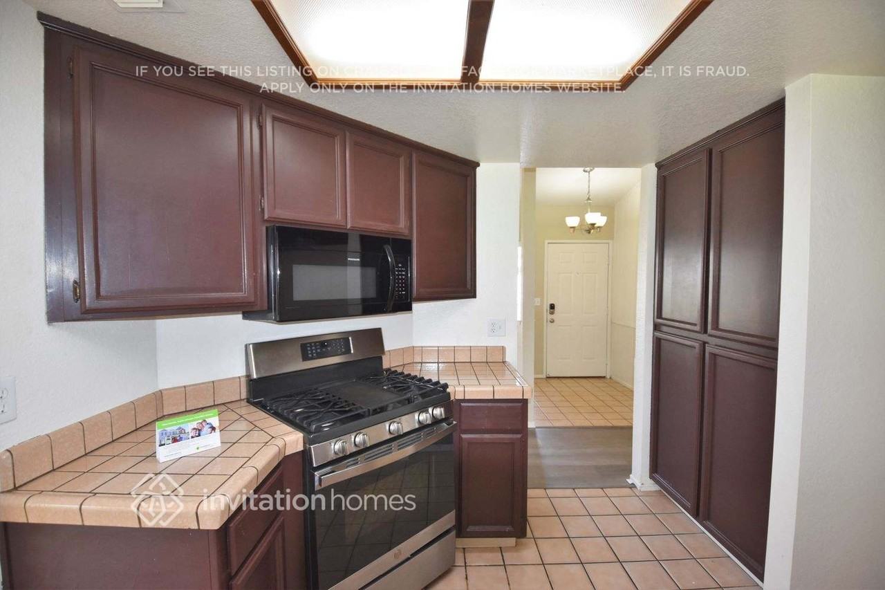 1421 Hickory St - Photo 5 of 16