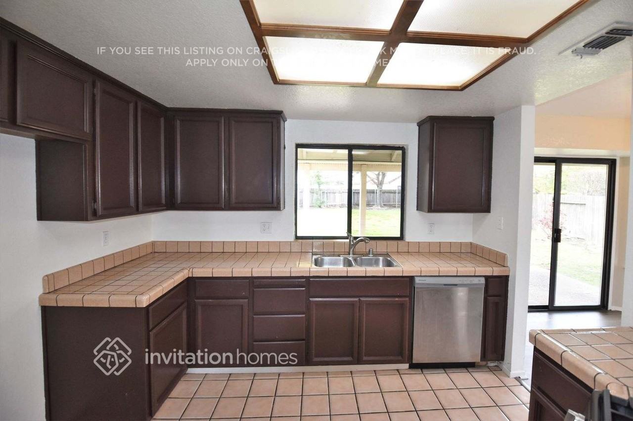 1421 Hickory St - Photo 6 of 16