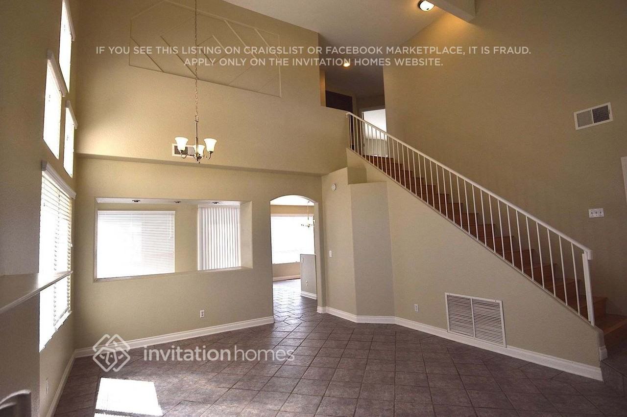 2667 Ridgewater Cir - Photo 2 of 17