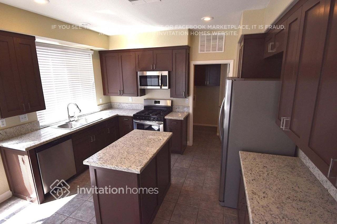 2667 Ridgewater Cir - Photo 5 of 17