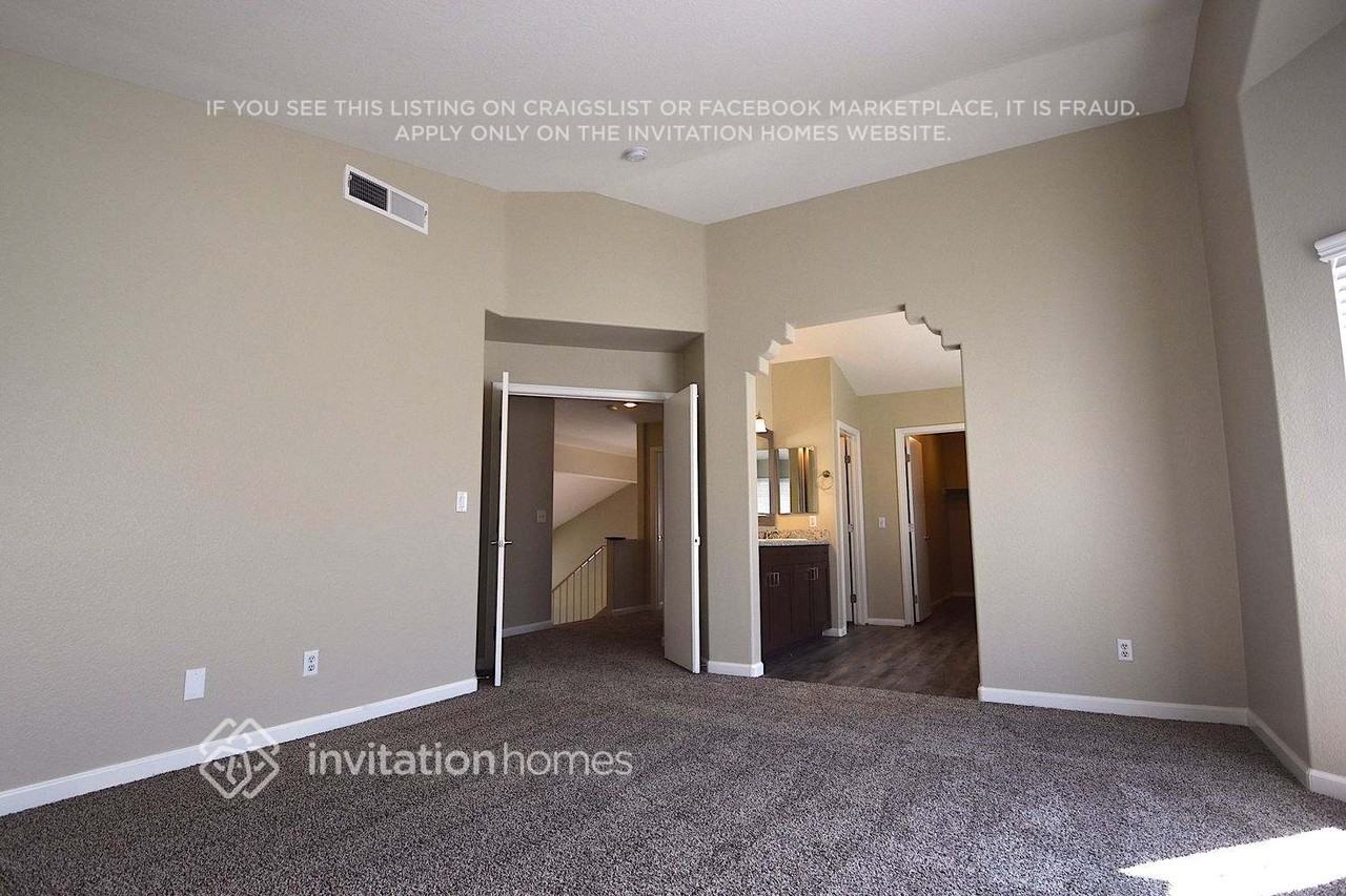 2667 Ridgewater Cir - Photo 6 of 17