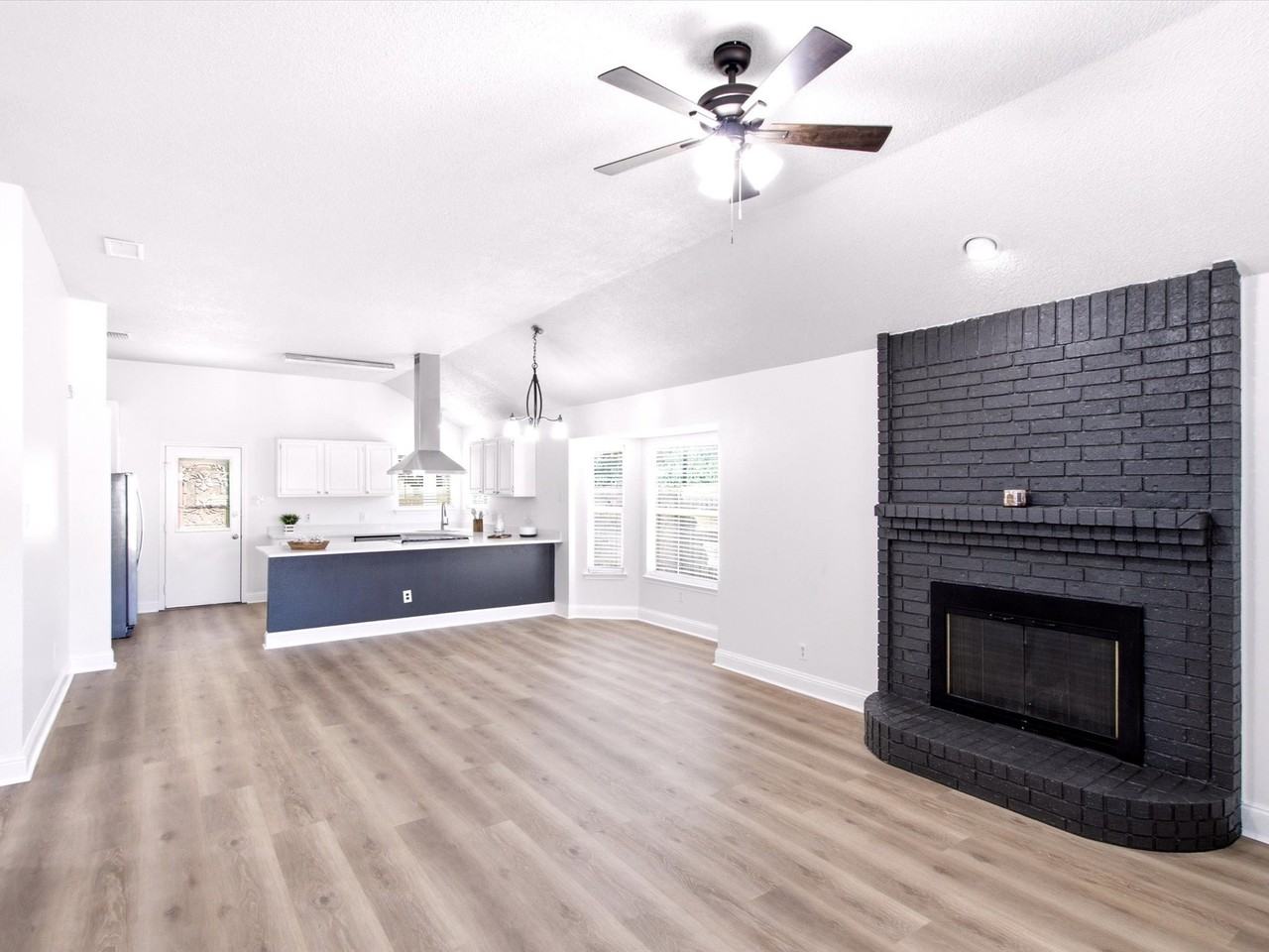 7562 John T White Rd - Photo 6 of 36
