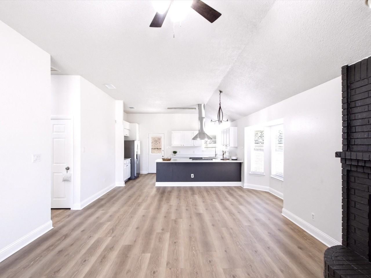 7562 John T White Rd - Photo 7 of 36