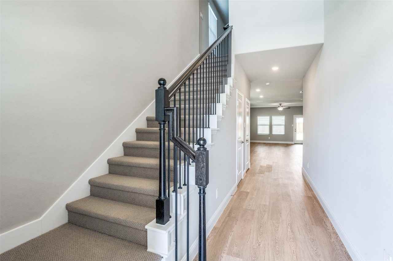 602 Ezra Ln - Photo 2 of 25