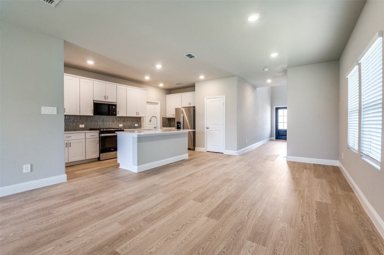 602 Ezra Ln - Photo 4 of 25