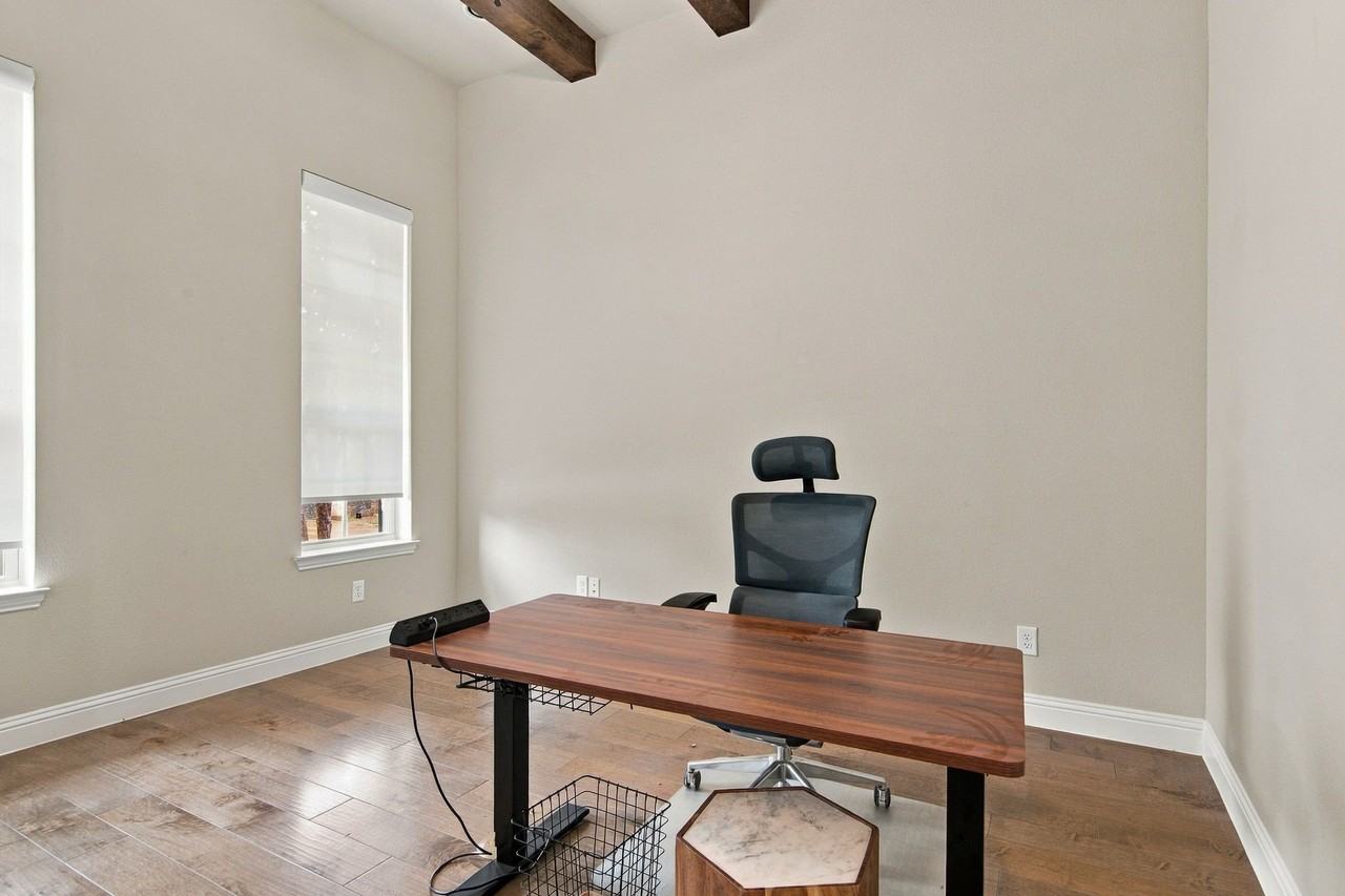 4733 Lafite Ln - Photo 6 of 37