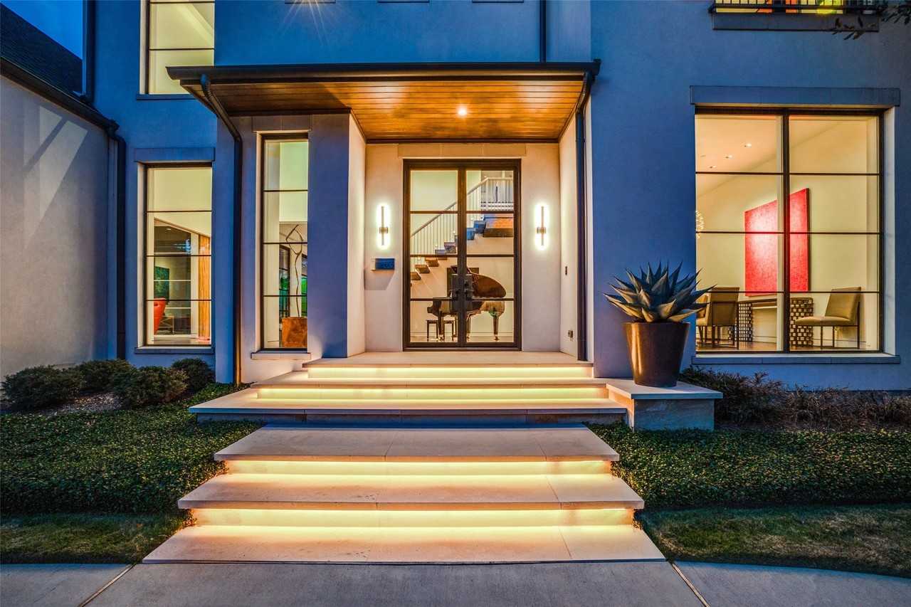 4352 Fairfax Ave - Photo 2 of 40