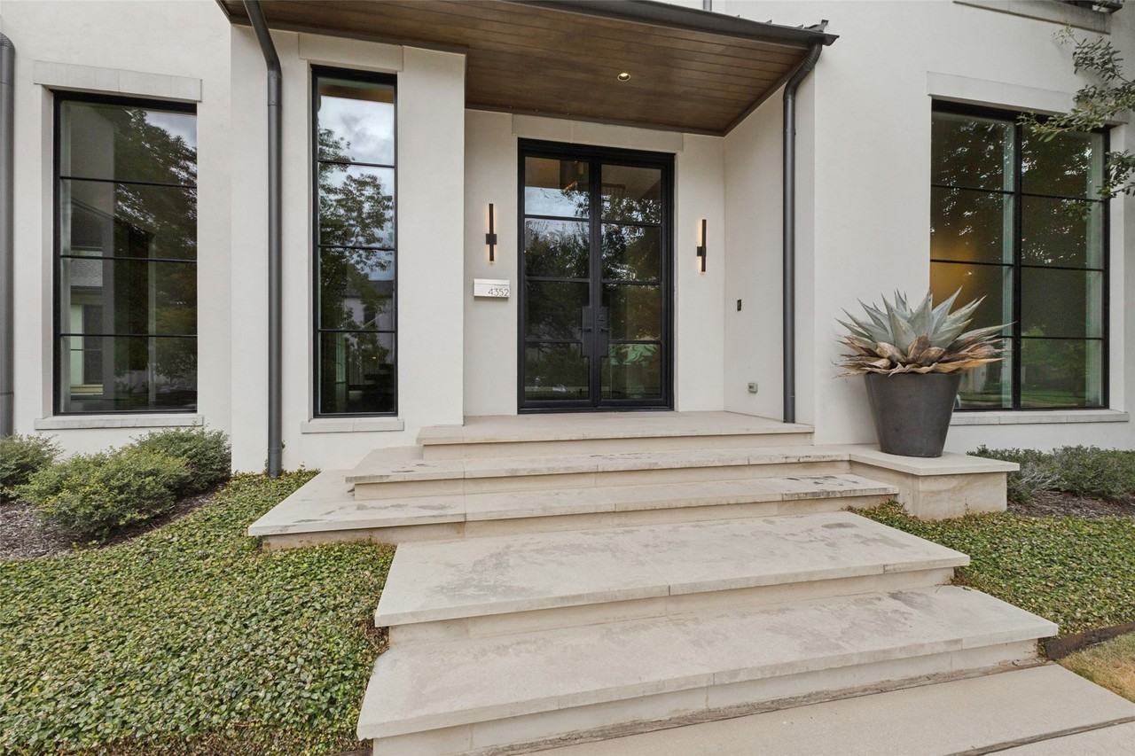 4352 Fairfax Ave - Photo 6 of 40
