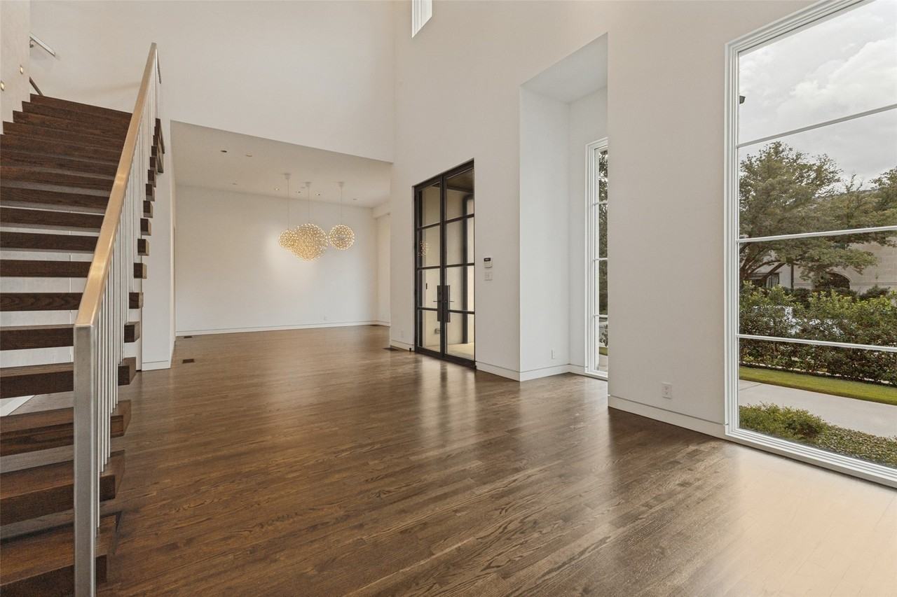 4352 Fairfax Ave - Photo 7 of 40