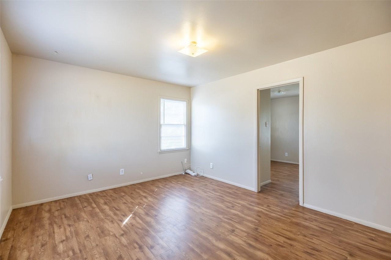 2809 S 27th St - Photo 5 of 27