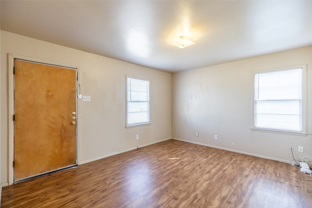 2809 S 27th St - Photo 6 of 27