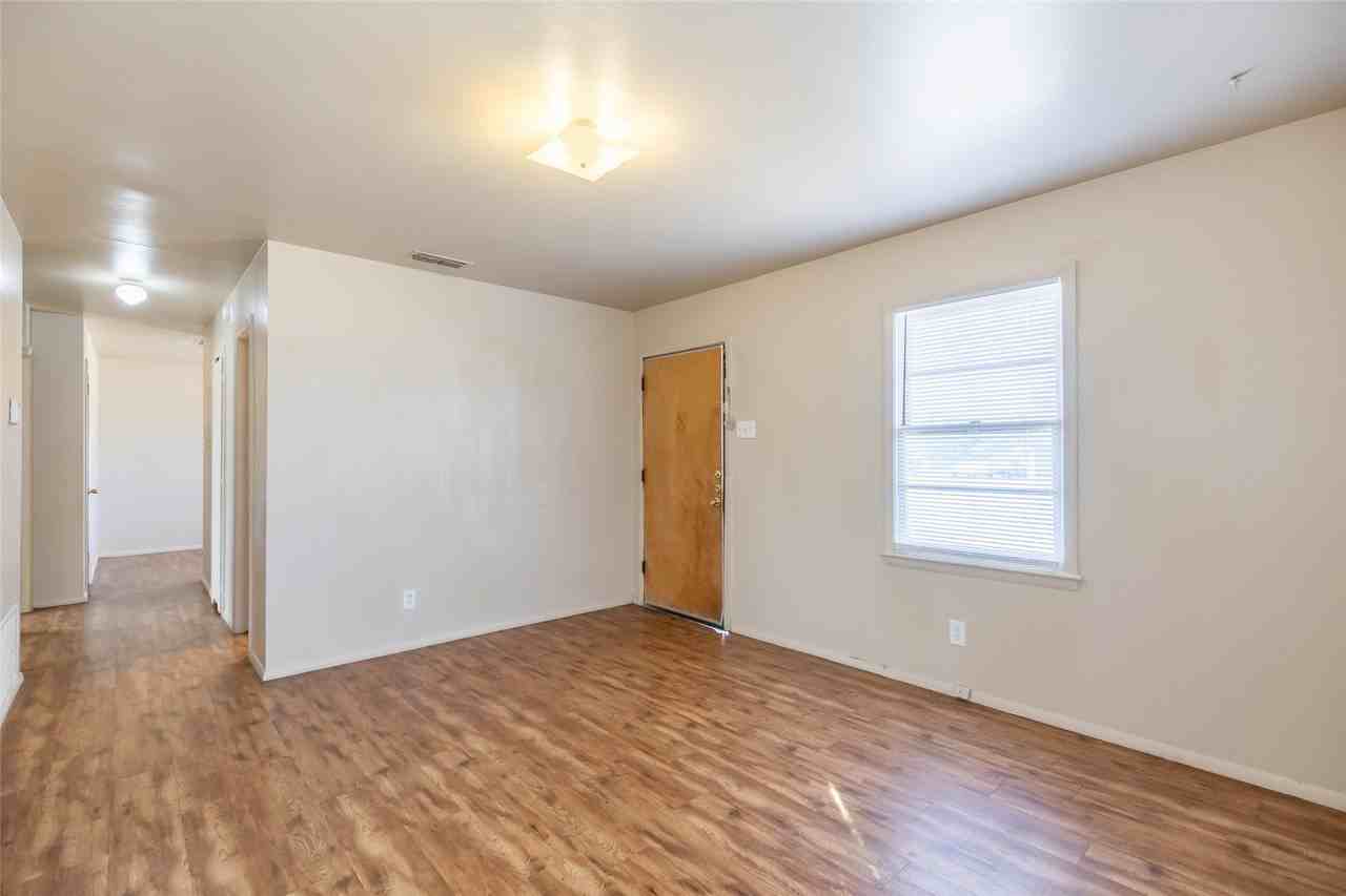 2809 S 27th St - Photo 7 of 27