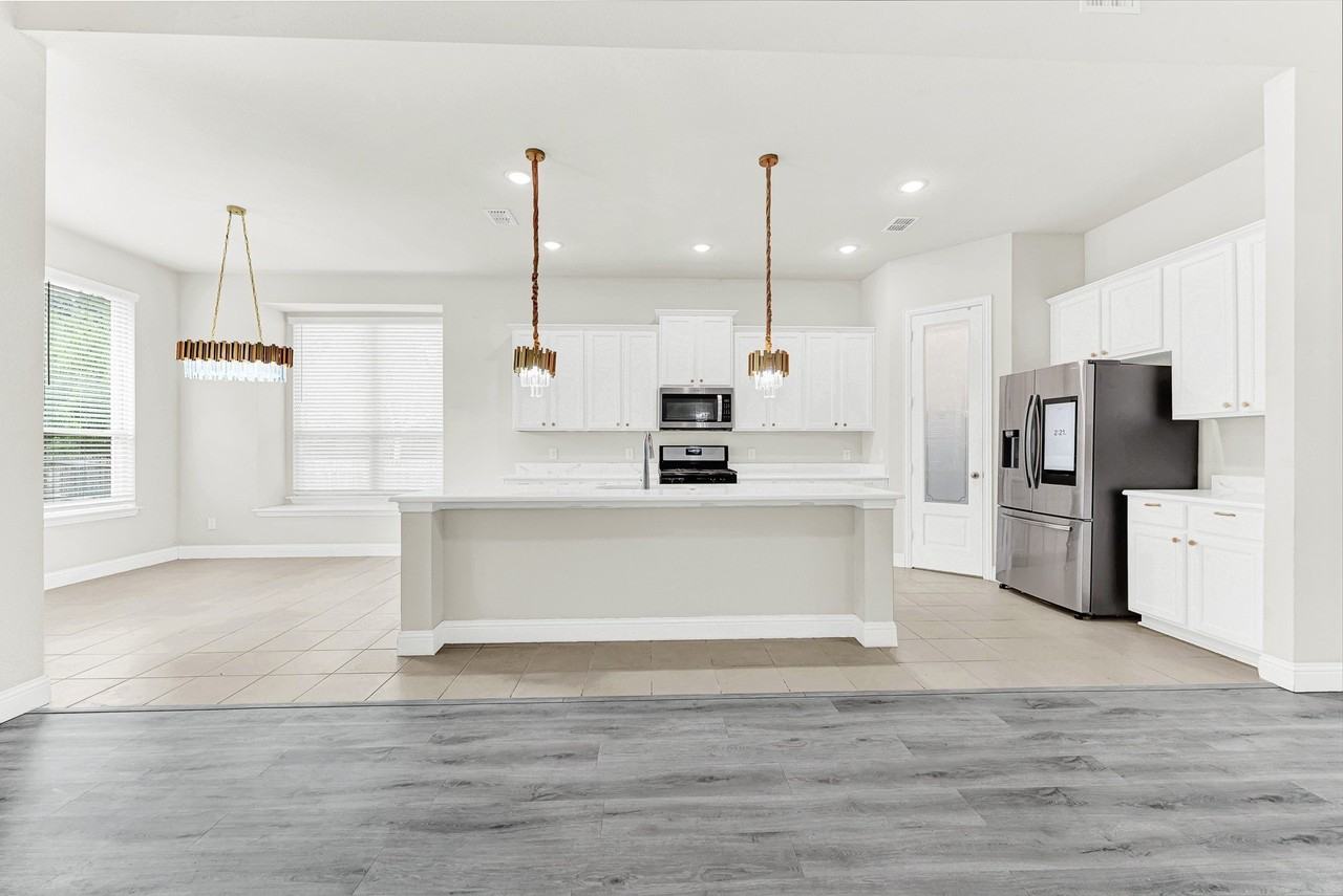 1415 Hickory Woods Way - Photo 4 of 38