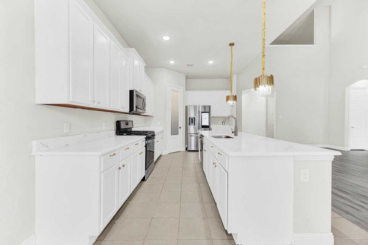 1415 Hickory Woods Way - Photo 6 of 38