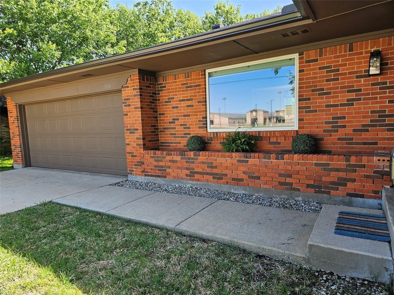 1306 N Powell Pkwy - Photo 4 of 14