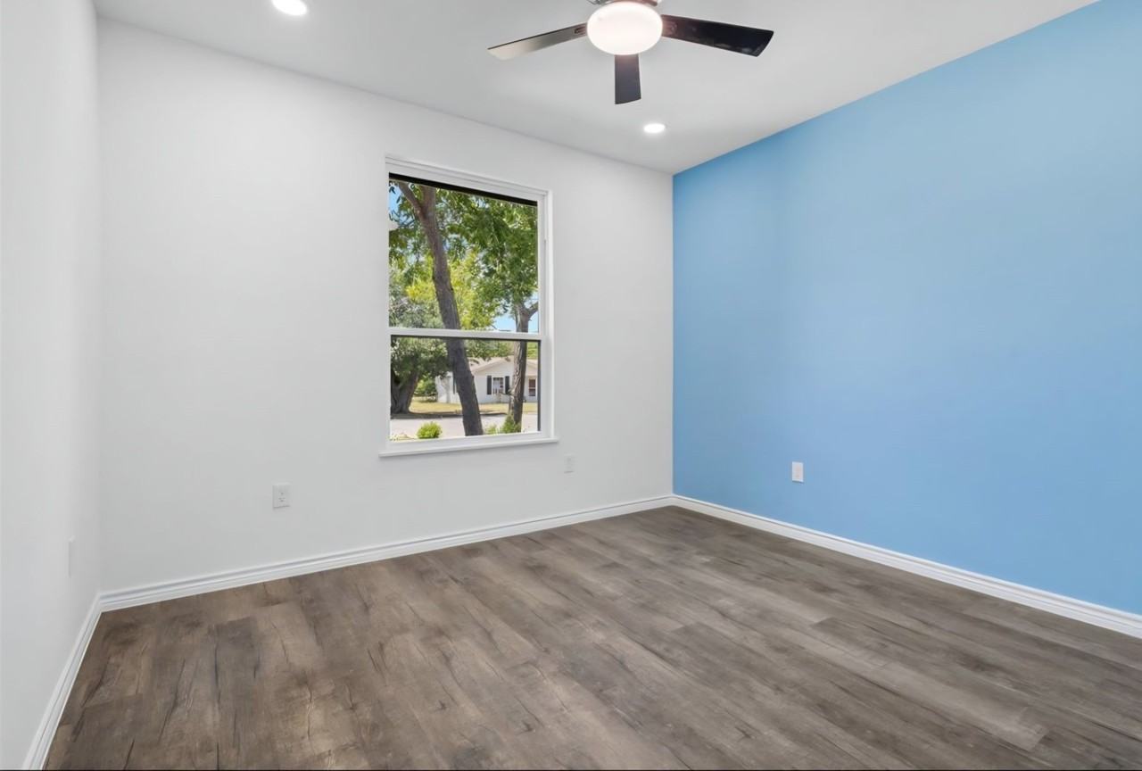 820 N Wood St - Photo 4 of 12