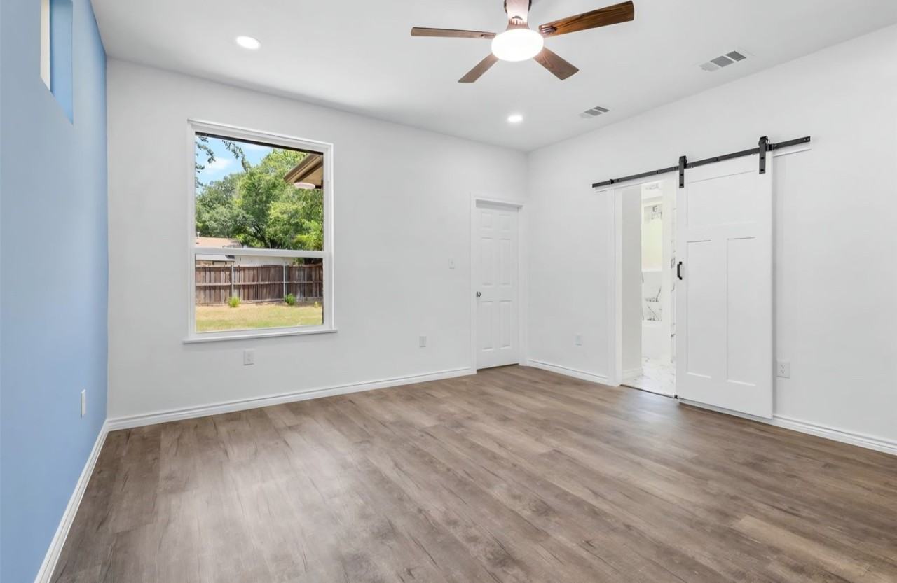 820 N Wood St - Photo 6 of 12