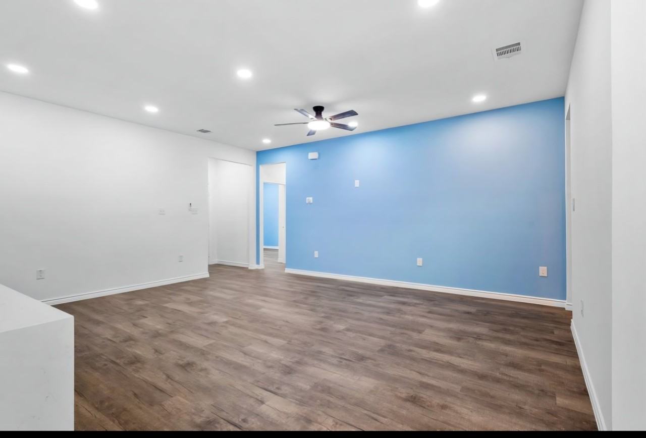 820 N Wood St - Photo 7 of 12